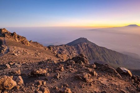4 Day: Hiking Mount Meru