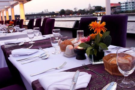 Amazing Chaophraya Dinner Cruise Experience