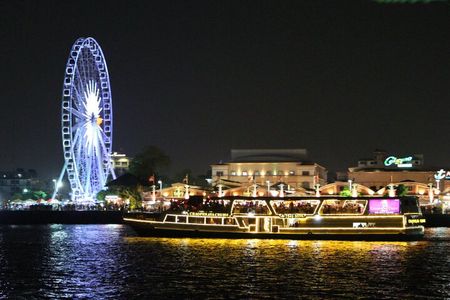 Amazing Chaophraya Dinner Cruise Experience
