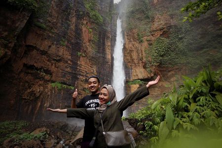 1 Day - Tumpak Sewu, Kapas Biru Waterfall, Goa Tetes cave* Tour // 07:30 - 17:00