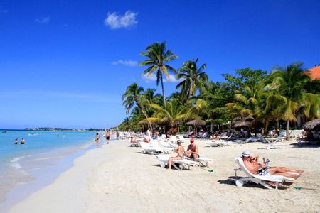 Private Negril Day Trip to Seven Miles Beach and Rick's Cafe from Runaway Bay