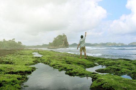 1 Day - Malang Beaches and Island Hopping // 06:30 - 17:30