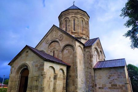 Private Tour to Racha from Tbilisi with Medieval Churches, Wine Tasting & Lunch