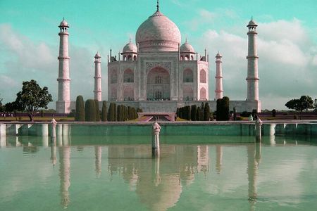 Mumbai to Agra Taj Mahal Sunrise and Sunset overnight tour