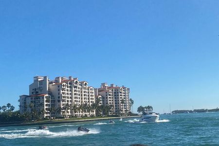 MIAMI: South Beach Cruise Millionaire Homes with Stop & Bus Tour