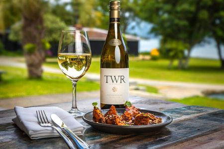 Cruise and Lunch at Furneaux Lodge