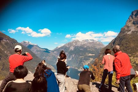 Private tour Geiranger and Glaciers 1 to 15 people