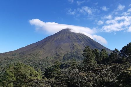 Private Hanging Bridges / Waterfall / Typical Lunch / Volcano-Lava Fields Combo