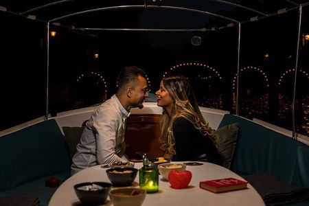 Amsterdam: Private Romantic Evening Canal Cruise + Bubbles/Snacks