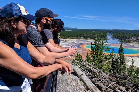 Lower Loop Van Tour from West Yellowstone: Grand Prismatic and Old Faithful