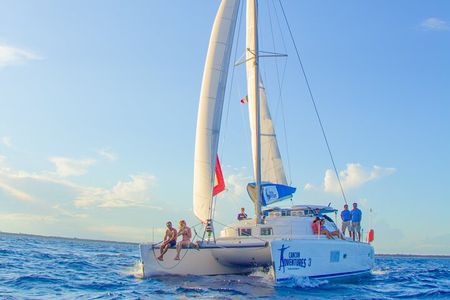 Luxury Sailing Experience to Isla Mujeres with Lunch & Open Bar