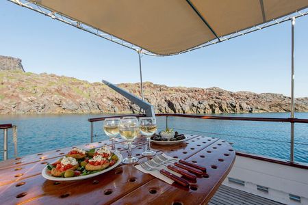 Santorini Caldera Sunset Traditional Cruise with Meal and Drinks