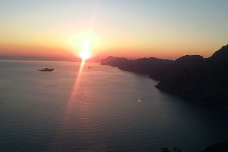 Gastronomic Hike on the Path of the Gods with Food Tasting