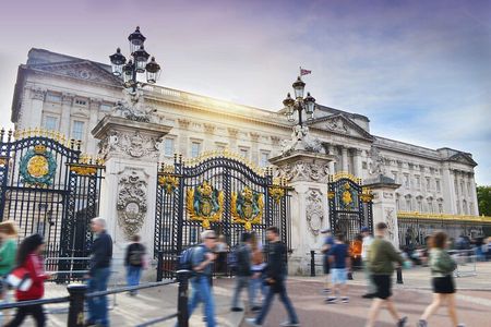 Buckingham Palace Visit & Changing of the Guard Walking Tour