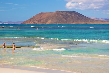 Sailing tour around the Lobos Island Natural Park / 4h