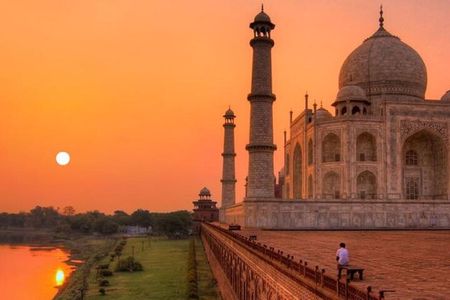 Exclusive Taj Mahal and Agra Sightseeing Tour