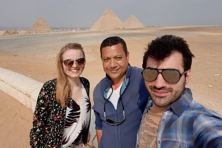  Private Day Tour to Giza Pyramids, Great Sphinx , Memphis and Sakkara 