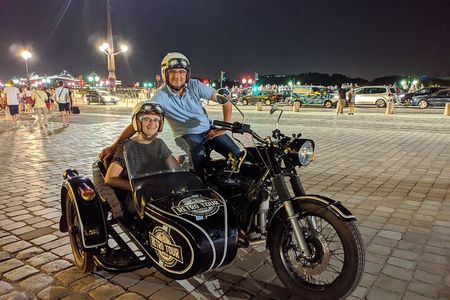 Private tour of Bordeaux at night in a sidecar