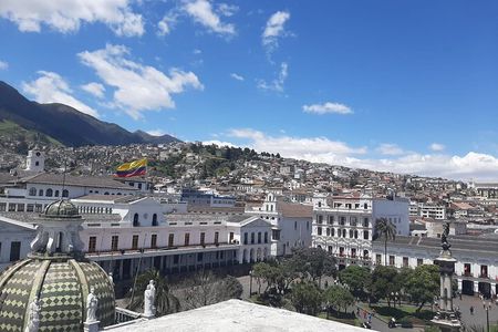 Quito: Unforgettable Private City Tour and the equator line.