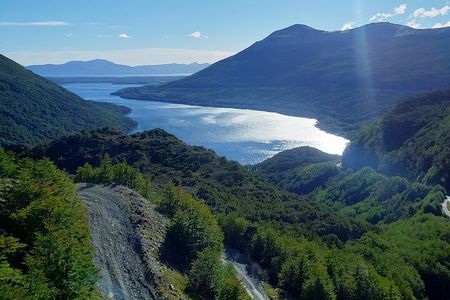 Escondido and Fagnano Lakes Tour with Breakfast in Stay