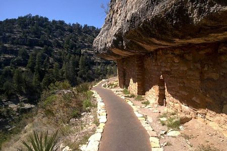 Northern Arizona Meteor Crater and Walnut Canyon from Phoenix - Private Tour