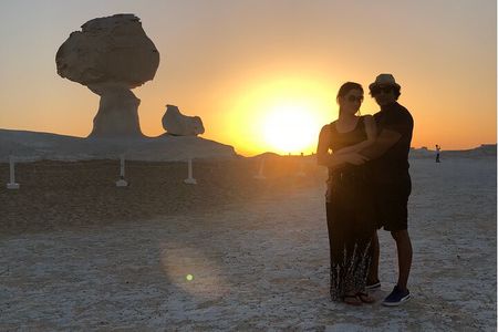 Full Day Tour in Bahariya Oasis and Black & White Desert with Lunch