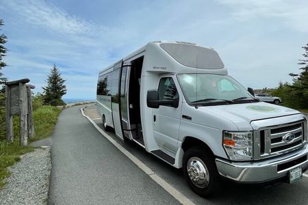 Premium Narrated Bus Tour of Bar Harbor and Acadia National Park (3.5 Hours)