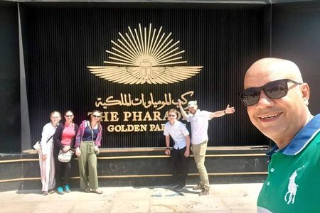  Guided tour to Civilization museum & Giza pyramids 