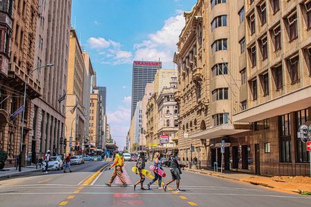Exploring Johannesburg through Skateboarding - incl. skate lesson for beginners!