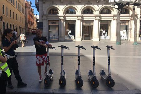 Historical Tour of the Statues of Rome by Electric Scooter