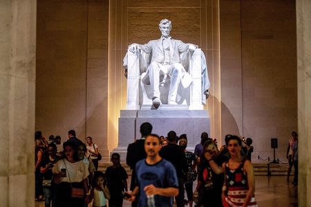Washington DC Night-Time City Bus Tour with Optional Mount Vernon