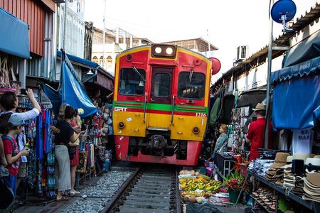 Private tour : Railway & Floating Market and the Bridge over river Kwae