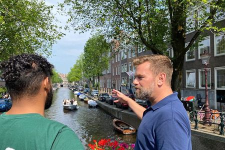 Explore hidden streets with friends