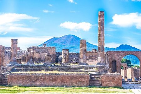 Semi - Private Tour of Pompeii with an Archaeologist