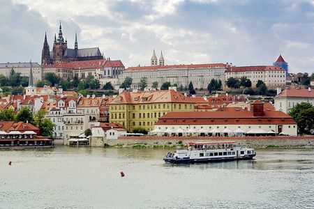 Prague DeLuxe Tour: Views, Hidden Gems, Tastings & River Cruise