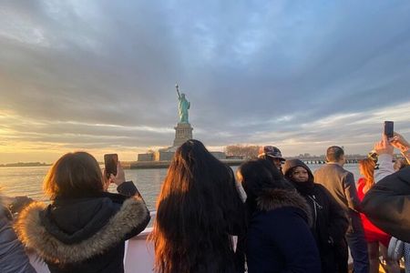 NYC Combo: Statue of Liberty Cruise, St Patrick's Cathedral & Moma entrance 
