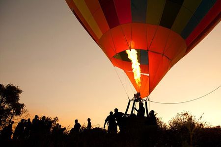 Enjoy Standard Dubai Desert Hot Air Balloon 