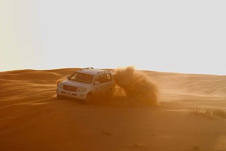4x4 Desert Safari Abu Dhabi with BBQ Dinner