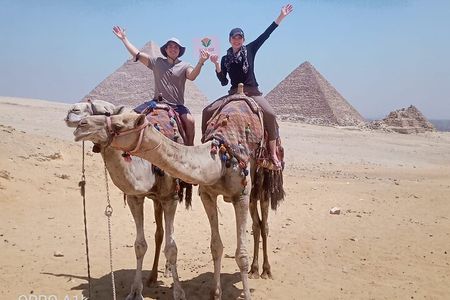 Giza Pyramids, Sphinx and Egyptian Museum Guided Day Tour from Cairo