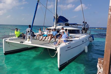 Isla Mujeres: Catamaran Tour with Snorkeling Food, Drinks, Beach