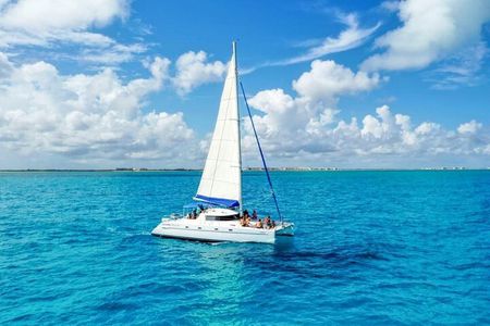 Isla Mujeres: Catamaran Tour with Snorkeling Food, Drinks, Beach