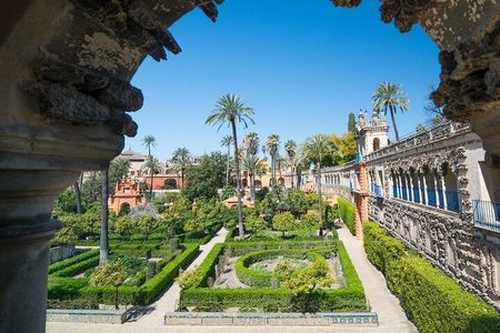 Exclusive Alcazar with breakfast or afternoon coffee in gardens
