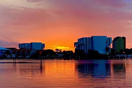 Private Sunset and Dolphin Cruise in Destin-Up to 16 Guests