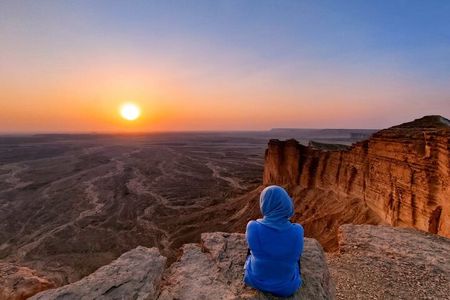 Edge Of The World Hike with 4x4vehicle, bat cave & dinner at camp