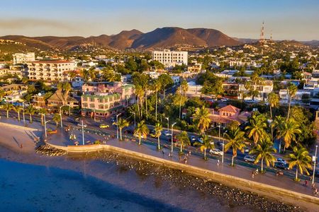 La Paz and Todos Santos Day Trip with Lunch