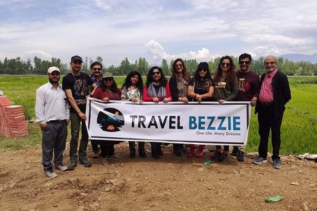 Group Kashmir Deluxe Tour & Tailored Ex Srinagar