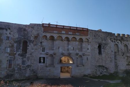 Experience Split With Local Professional Historian - Private 