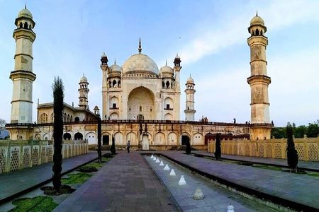 Private 3-Day Tour of Ajanta & Ellora Caves with Aurangabad City