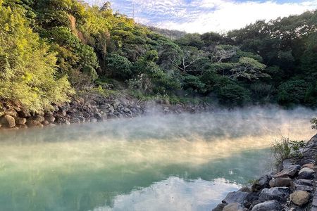 Small-Group: Beitou and Yangmingshan Day Tour from Taipei