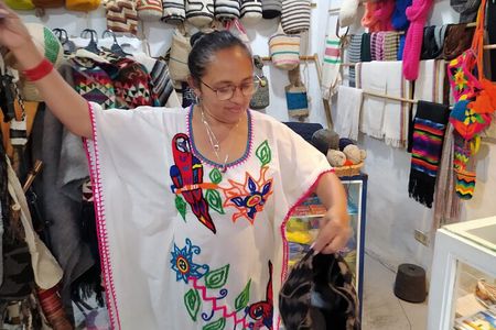 Ancestral Bag Workshop Bogotá Cultural Hands-On Tour